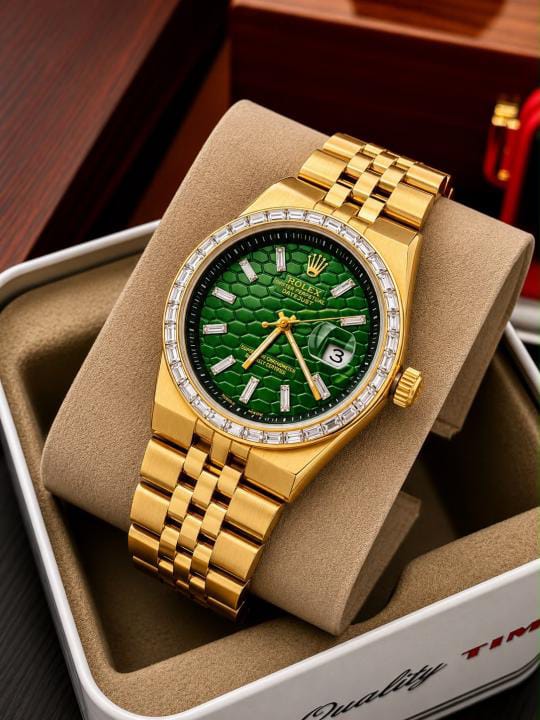 RolexOyster_Perpetual_Land-Dweller_Diamond_Gold_Green